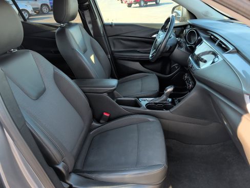 Used 2022 Buick Encore GX Select w/ Sport Touring Package image 17