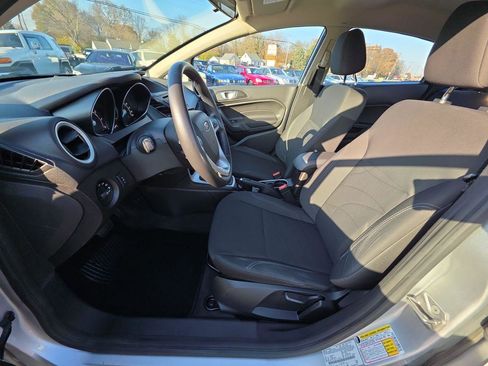 Used 2016 Ford Fiesta SE image 3
