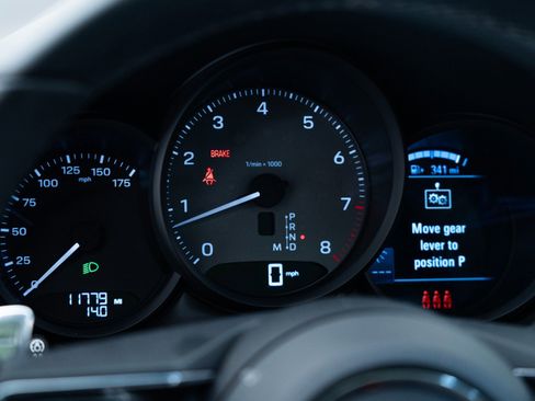 Certified 2024 Porsche Macan S AWD/4WD image 23