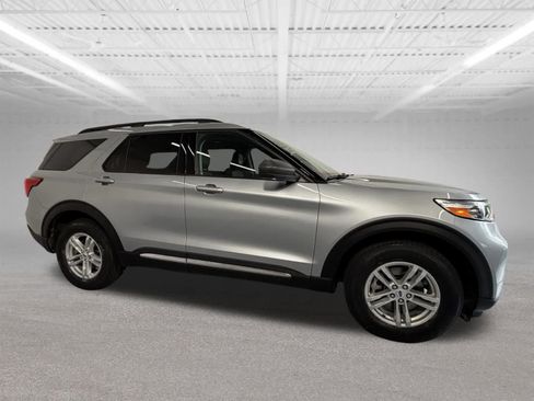 Used 2022 Ford Explorer XLT w/ Equipment Group 202A AWD/4WD image 7