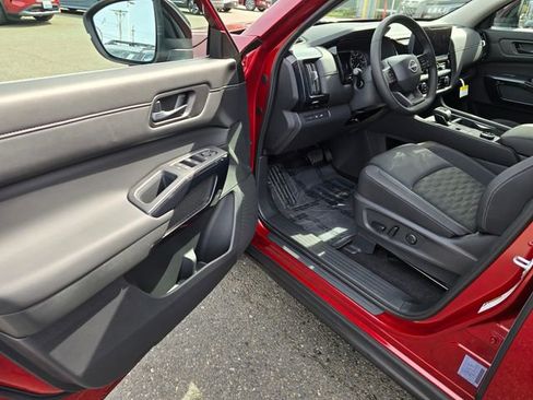 New 2026 Nissan Pathfinder SV image 18