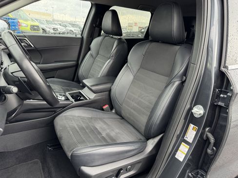 Used 2024 Mitsubishi Outlander SE image 25