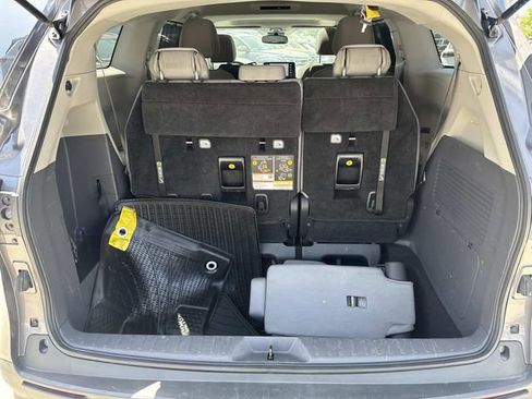 Used 2022 Toyota Sienna LE w/ LE Plus Package AWD/4WD image 5