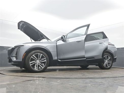 Used 2024 Cadillac Lyriq Luxury w/ LPO, Floor Liner Package image 59