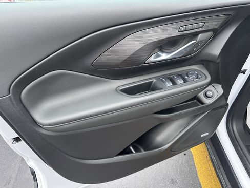 Used 2024 GMC Terrain SLT w/ Infotainment Package II image 13