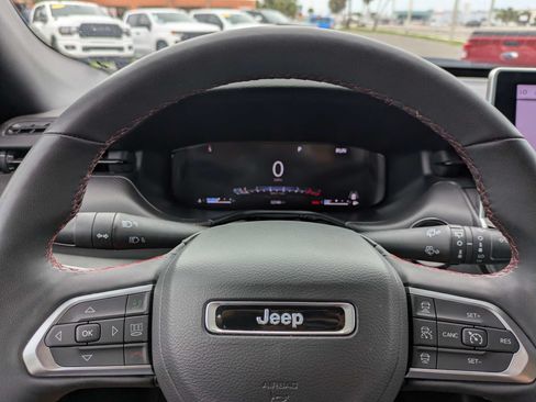 Used 2025 Jeep Compass Trailhawk w/ Trailhawk Elite Group AWD/4WD image 30