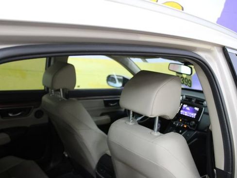 Used 2018 Honda CR-V Touring image 10