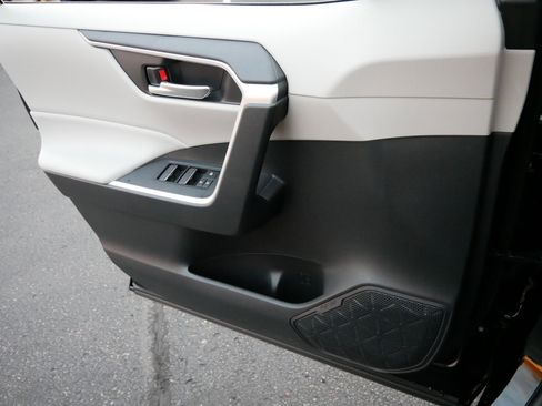 Certified 2025 Toyota RAV4 XLE image 27