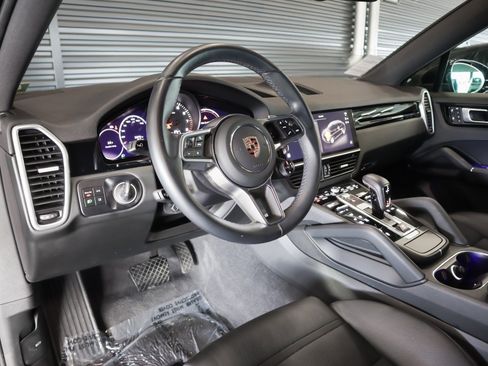 Used 2022 Porsche Cayenne Coupe image 4