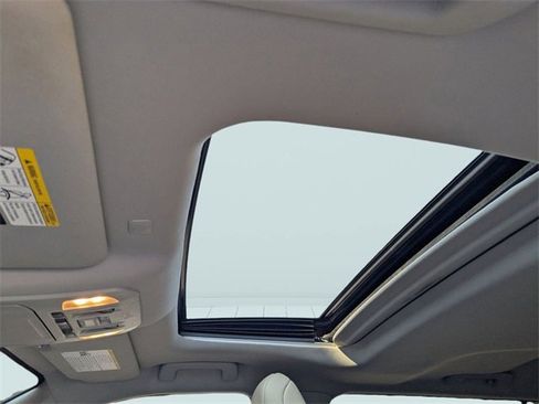 Used 2020 Toyota Highlander XLE image 24