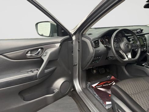 Used 2020 Nissan Rogue SV AWD/4WD image 11