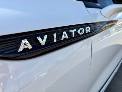 Used 2022 Lincoln Aviator Reserve w/ Equipment Group 201A AWD/4WD image 12