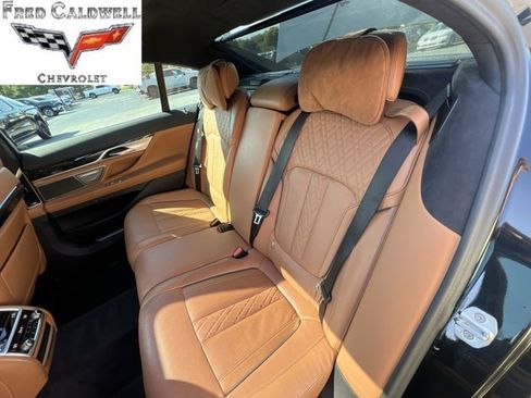 Used 2021 BMW 740i xDrive w/ Luxury Rear Seating Package AWD/4WD image 31