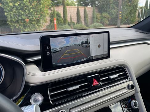 Used 2025 Genesis G70 2.5T image 17