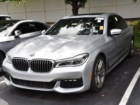 Used 2019 BMW 750i xDrive w/ M Sport Package AWD/4WD image 4