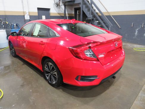 Used 2018 Honda Civic EX-T image 5