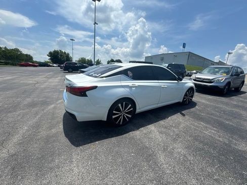 Used 2021 Nissan Altima 2.5 SR FWD image 10