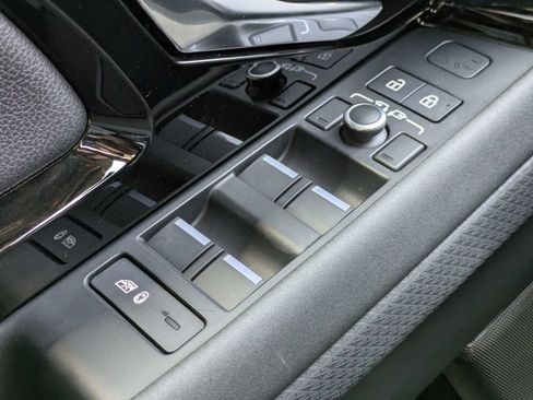 Used 2022 Land Rover Range Rover Evoque R-Dynamic S image 32