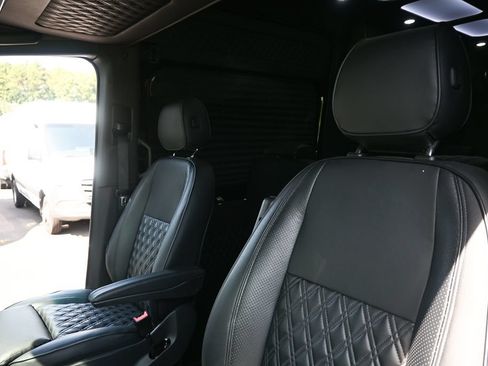 Used 2025 Mercedes-Benz Sprinter 3500 image 5