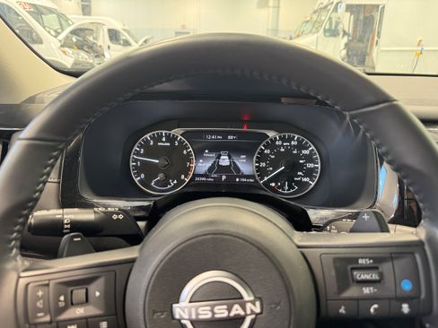 Used 2024 Nissan Pathfinder SV w/ SV Premium Package AWD/4WD image 18