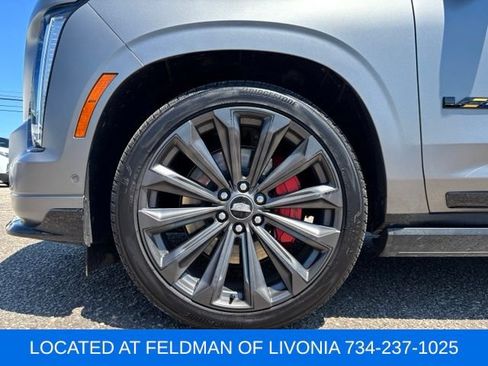 Used 2026 Cadillac Escalade V w/ LPO, Onyx Lite Package AWD/4WD image 5