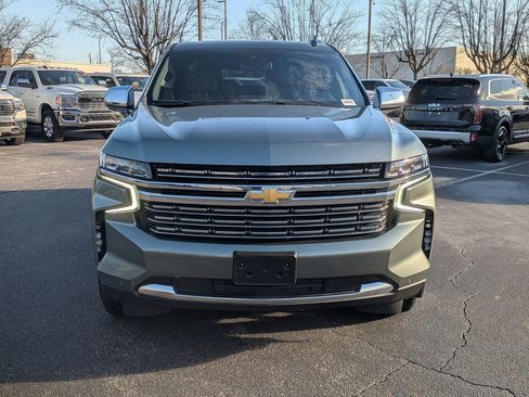 Used 2024 Chevrolet Suburban Premier image 3