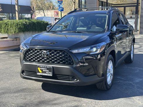 Used 2023 Toyota Corolla Cross LE w/ Moonroof Package image 4