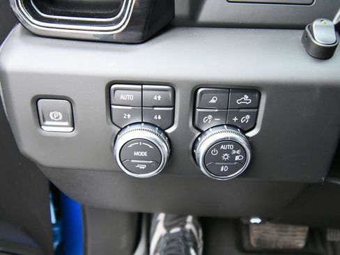 Used 2024 GMC Sierra 1500 AT4 w/ AT4 Preferred Package AWD/4WD image 21