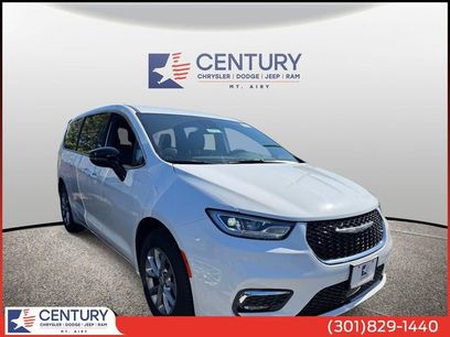 New 2026 Chrysler Pacifica Select