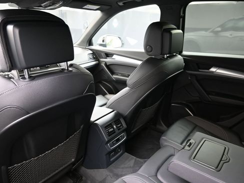 Certified 2025 Audi Q5 2.0T Premium w/ Convenience Plus Package image 19