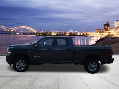 Used 2024 RAM 2500 Laramie AWD/4WD image 2