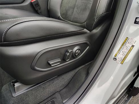 New 2025 Jeep Grand Cherokee Altitude image 15