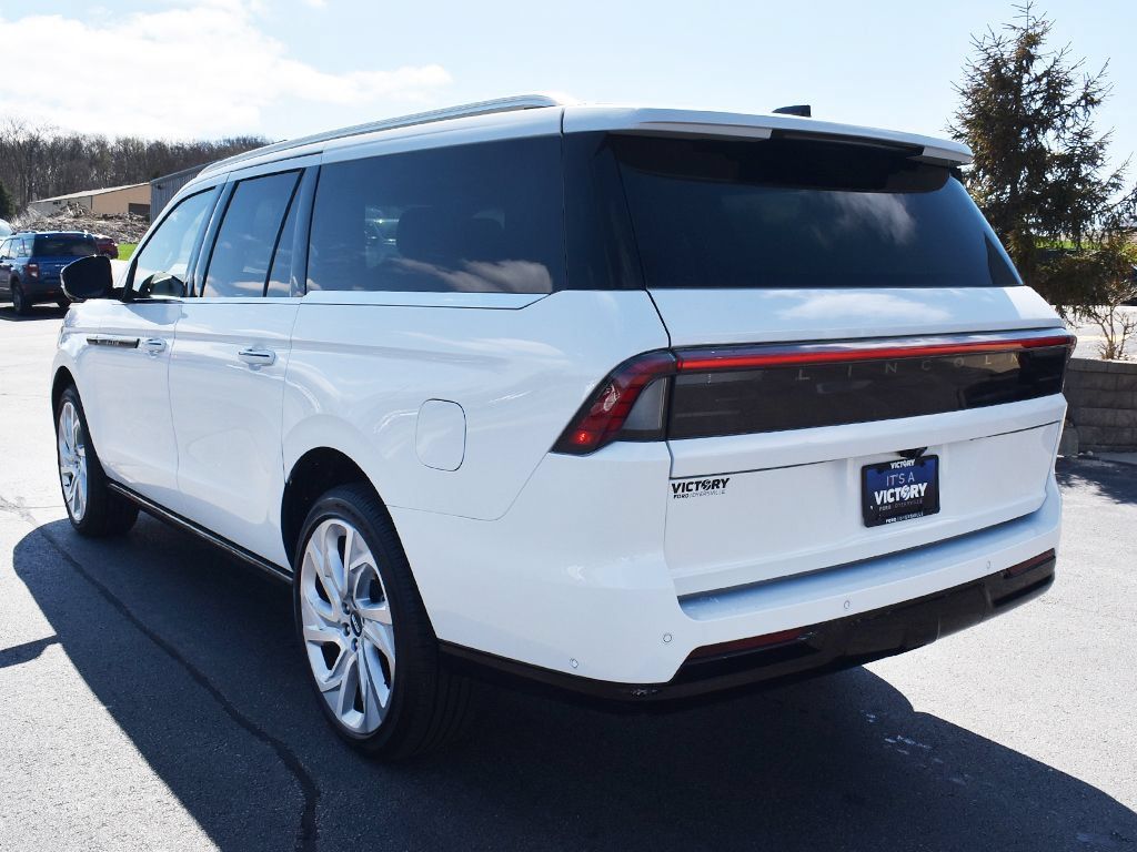 Used 2025 Lincoln Navigator L Black Label AWD/4WD image 3