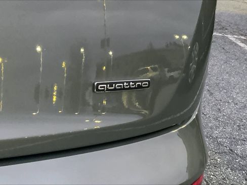 Used 2024 Audi Q5 e Prestige w/ Prestige Package image 9