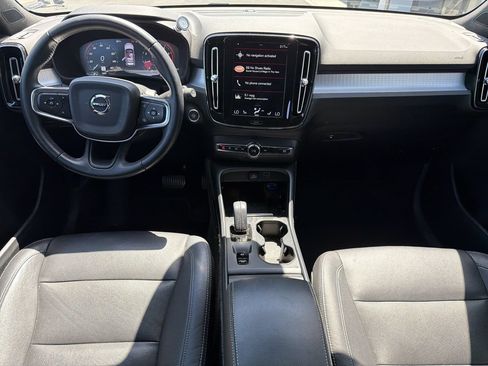 Used 2020 Volvo XC40 T5 Momentum AWD/4WD image 2