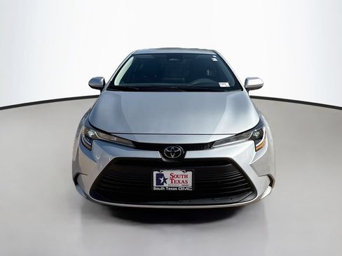 Used 2025 Toyota Corolla LE FWD image 2