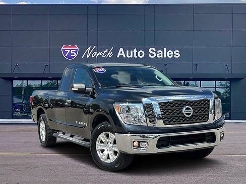 Used 2018 Nissan Titan SV image 1