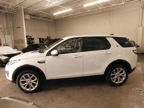 Used 2019 Land Rover Discovery Sport SE image 7