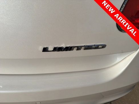 Used 2011 Ford Taurus Limited w/ 303A Rapid Spec Order Code image 5