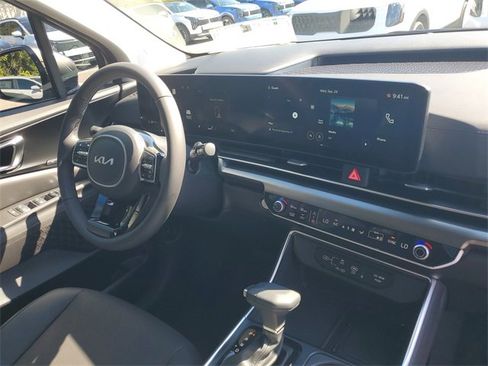 New 2026 Kia Carnival SX w/ SX Dark Edition Package image 8