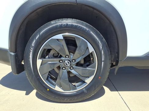 Used 2024 Nissan Rogue SV FWD image 20