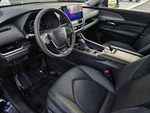 Certified 2024 Toyota Grand Highlander XLE image 8