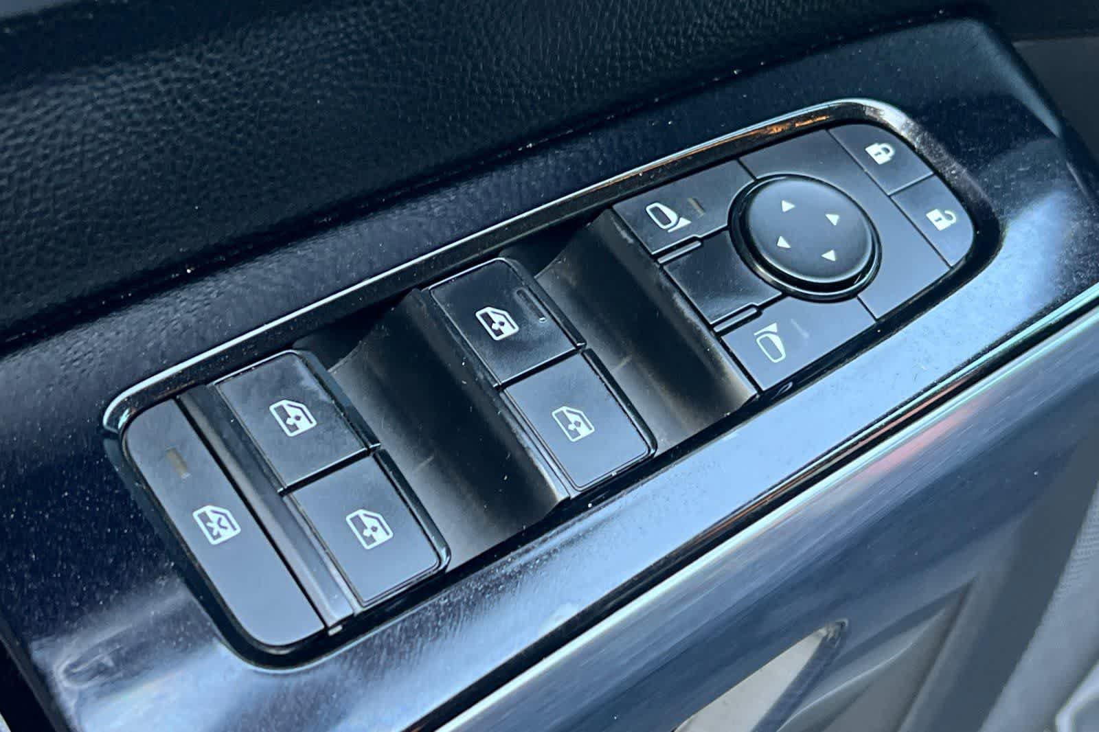 Used 2025 Nissan Pathfinder SL FWD image 14