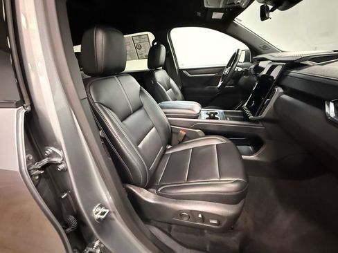 Used 2026 GMC Acadia Elevation w/ Elevation Premium Package AWD/4WD image 13