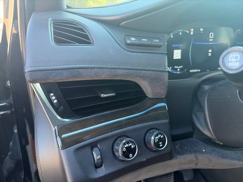 Used 2017 Cadillac Escalade ESV Platinum AWD/4WD image 20