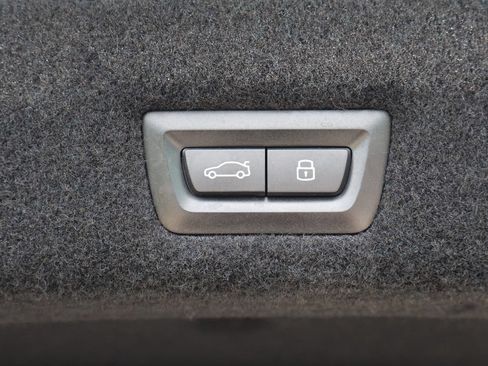 Used 2025 BMW 740i w/ Premium Package RWD image 24