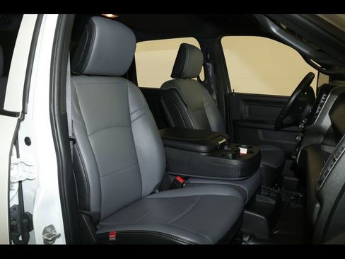 Used 2025 RAM 3500 Tradesman w/ Chrome Appearance Group image 32