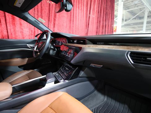 Used 2021 Audi e-tron Premium w/ Convenience Plus Package image 30