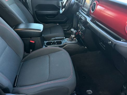 Used 2021 Jeep Gladiator Rubicon w/ Cold Weather Group AWD/4WD image 14