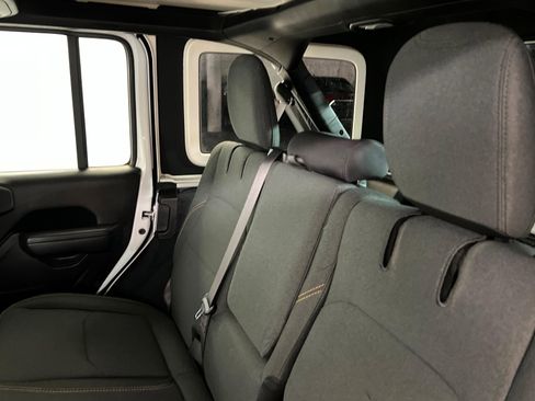 Used 2024 Jeep Wrangler Willys image 21